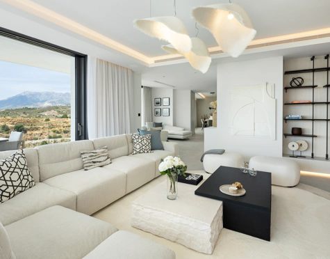 EXCEPTIONAL LUXURY VILLA WITH OUTSTANDING FEATURES IN MARBELLA EAST