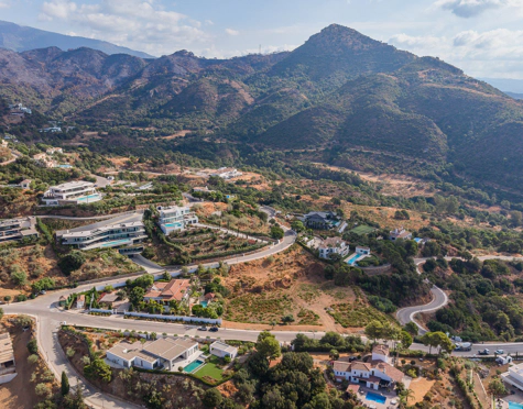 SOUTH-FACING 3.127 M² PLOT WITH PANORAMIC VIEWS IN BENAHAVÍS