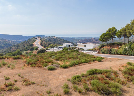 SOUTH-FACING 3.127 M² PLOT WITH PANORAMIC VIEWS IN BENAHAVÍS