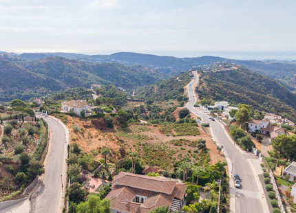 SOUTH-FACING 3.127 M² PLOT WITH PANORAMIC VIEWS IN BENAHAVÍS