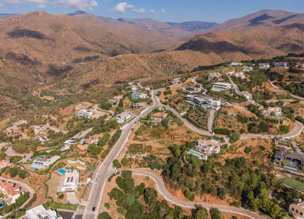 SOUTH-FACING 3.127 M² PLOT WITH PANORAMIC VIEWS IN BENAHAVÍS