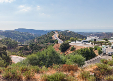SOUTH-FACING 3.127 M² PLOT WITH PANORAMIC VIEWS IN BENAHAVÍS