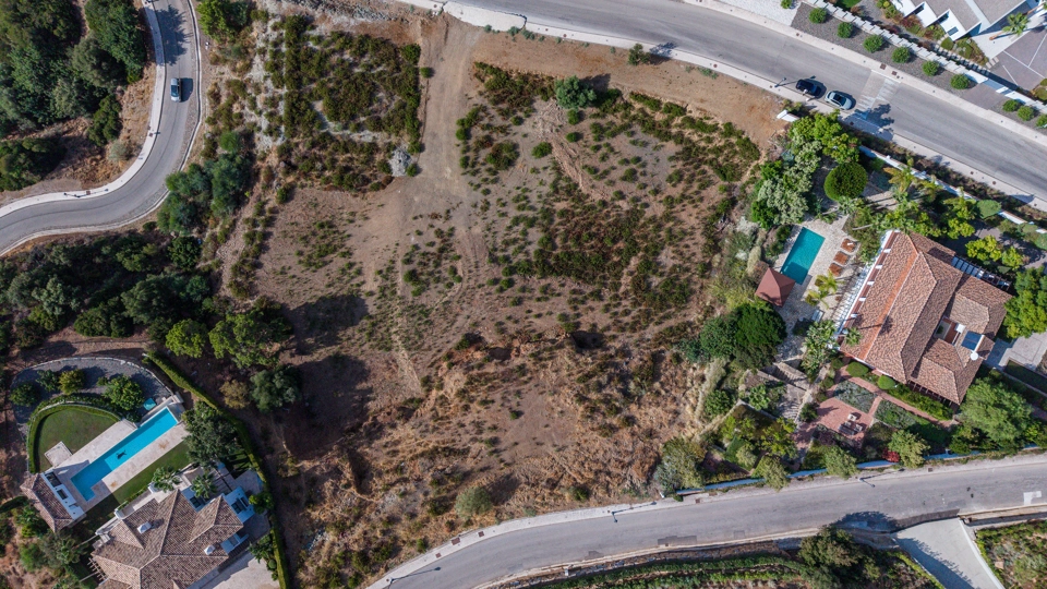 Plot for sale in Benahavis