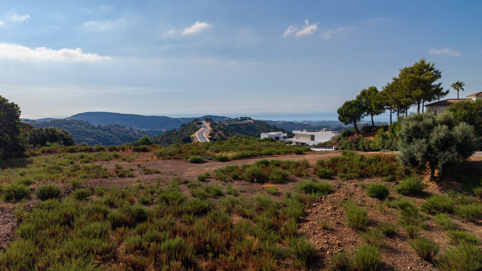 Plot for sale in Benahavis
