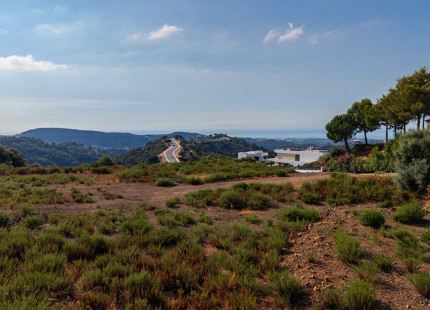 SOUTH-FACING 3.127 M² PLOT WITH PANORAMIC VIEWS IN BENAHAVÍS