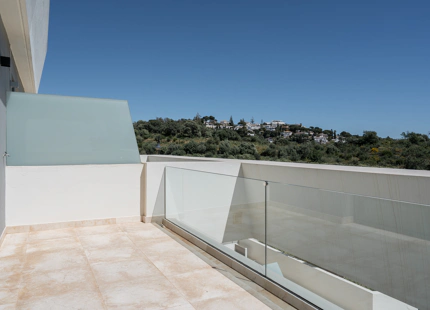 EXCEPTIONAL 4-BEDROOM TOWNHOUSE WITH PANORAMIC SEA VIEWS IN MIJAS COSTA
