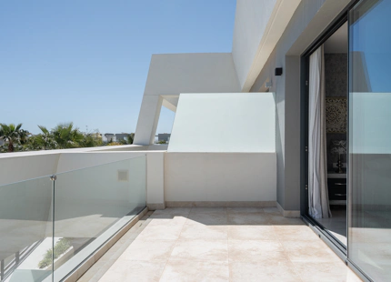 EXCEPTIONAL 4-BEDROOM TOWNHOUSE WITH PANORAMIC SEA VIEWS IN MIJAS COSTA