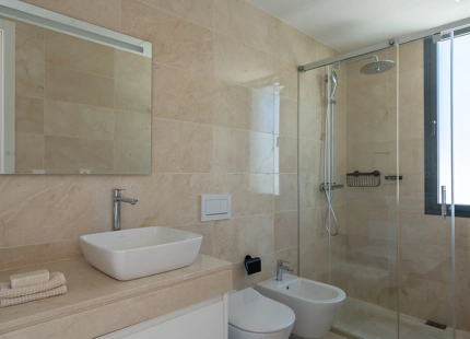 EXCEPTIONAL 4-BEDROOM TOWNHOUSE WITH PANORAMIC SEA VIEWS IN MIJAS COSTA