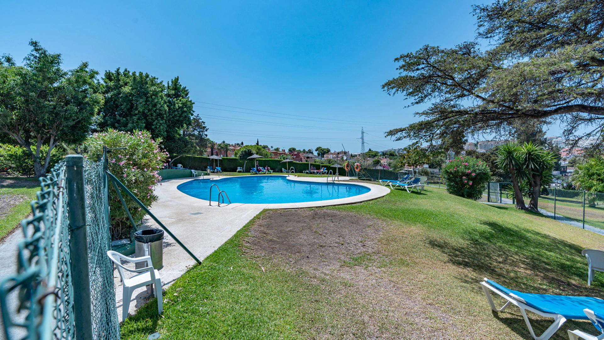 Apartment for sale in Torres de Aloha, Nueva Andalucia