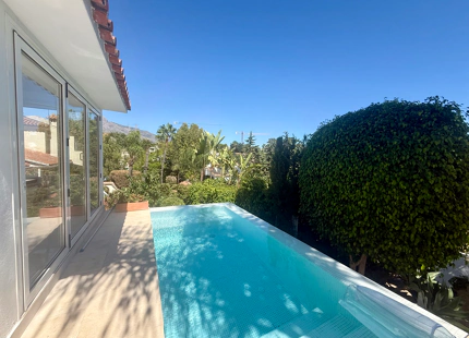 One-level villa with heated pool in Nueva Andalucía, Marbella