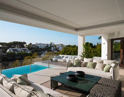Villa for sale in El Herrojo, Benahavis