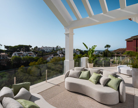 Villa for sale in El Herrojo, Benahavis