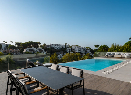 EXCEPCIONAL VILLA DE NUEVA CONSTRUCCIÓN CON PRESTACIONES EXTRAORDINARIAS EN BENAHAVÍS