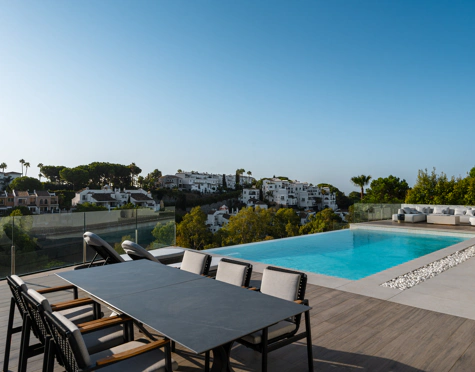 Villa for sale in El Herrojo, Benahavis