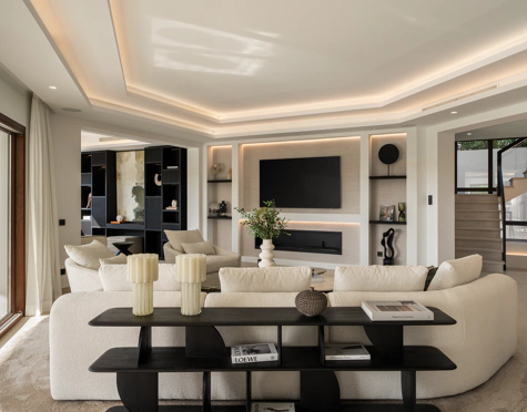 Villa for sale in El Herrojo, Benahavis
