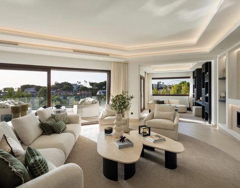 Villa for sale in El Herrojo, Benahavis