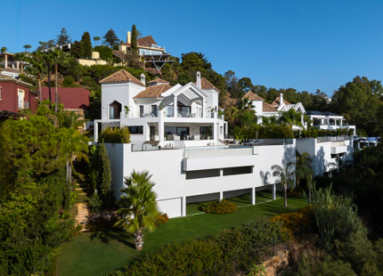 EXCEPCIONAL VILLA DE NUEVA CONSTRUCCIÓN CON PRESTACIONES EXTRAORDINARIAS EN BENAHAVÍS