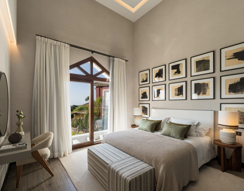 Villa for sale in El Herrojo, Benahavis