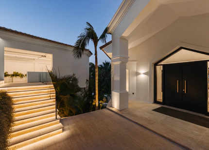 EXCEPCIONAL VILLA DE NUEVA CONSTRUCCIÓN CON PRESTACIONES EXTRAORDINARIAS EN BENAHAVÍS