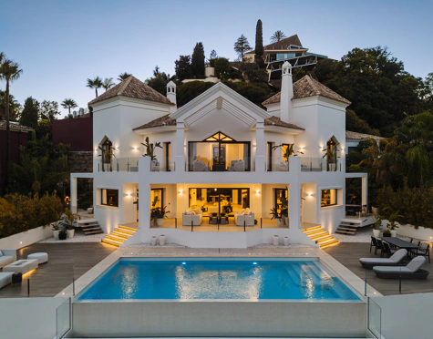 EXCEPCIONAL VILLA DE NUEVA CONSTRUCCIÓN CON PRESTACIONES EXTRAORDINARIAS EN BENAHAVÍS