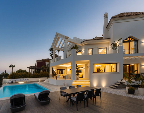 Villa for sale in El Herrojo, Benahavis
