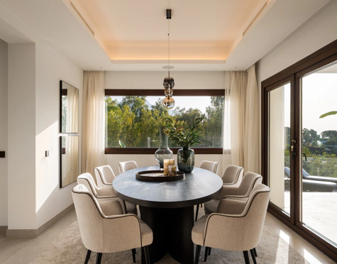 Villa for sale in El Herrojo, Benahavis