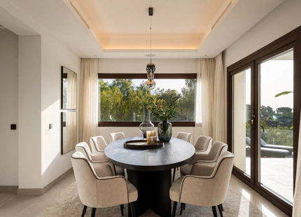 EXCEPCIONAL VILLA DE NUEVA CONSTRUCCIÓN CON PRESTACIONES EXTRAORDINARIAS EN BENAHAVÍS