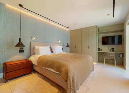 EXCEPCIONAL VILLA DE LUJO DE UNA SOLA PLANTA EN PUERTO BANÚS, MARBELLA