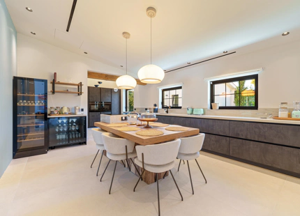 EXCEPCIONAL VILLA DE LUJO DE UNA SOLA PLANTA EN PUERTO BANÚS, MARBELLA