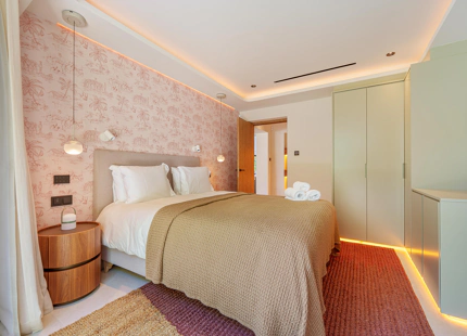EXCEPCIONAL VILLA DE LUJO DE UNA SOLA PLANTA EN PUERTO BANÚS, MARBELLA
