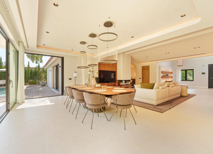 EXCEPCIONAL VILLA DE LUJO DE UNA SOLA PLANTA EN PUERTO BANÚS, MARBELLA