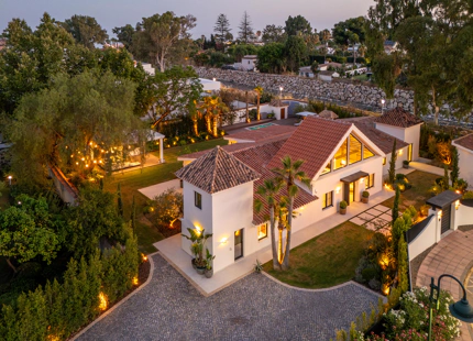 EXCEPCIONAL VILLA DE LUJO DE UNA SOLA PLANTA EN PUERTO BANÚS, MARBELLA