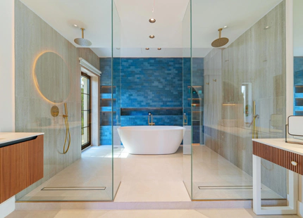 EXCEPCIONAL VILLA DE LUJO DE UNA SOLA PLANTA EN PUERTO BANÚS, MARBELLA
