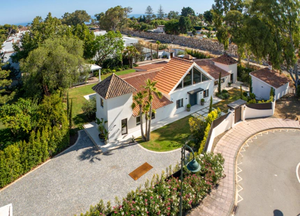 EXCEPCIONAL VILLA DE LUJO DE UNA SOLA PLANTA EN PUERTO BANÚS, MARBELLA