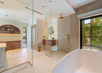 EXCEPCIONAL VILLA DE LUJO DE UNA SOLA PLANTA EN PUERTO BANÚS, MARBELLA