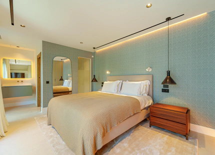 EXCEPCIONAL VILLA DE LUJO DE UNA SOLA PLANTA EN PUERTO BANÚS, MARBELLA