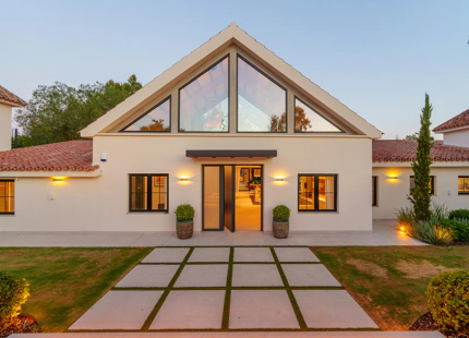 EXCEPCIONAL VILLA DE LUJO DE UNA SOLA PLANTA EN PUERTO BANÚS, MARBELLA