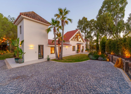 EXCEPCIONAL VILLA DE LUJO DE UNA SOLA PLANTA EN PUERTO BANÚS, MARBELLA