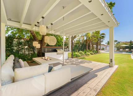EXCEPCIONAL VILLA DE LUJO DE UNA SOLA PLANTA EN PUERTO BANÚS, MARBELLA