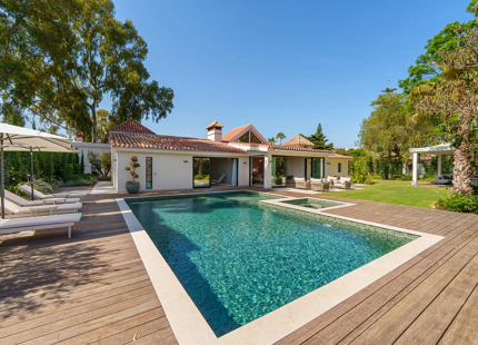 EXCEPCIONAL VILLA DE LUJO DE UNA SOLA PLANTA EN PUERTO BANÚS, MARBELLA