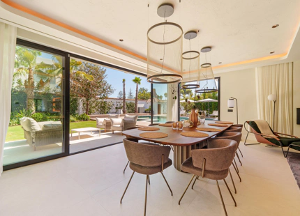 EXCEPCIONAL VILLA DE LUJO DE UNA SOLA PLANTA EN PUERTO BANÚS, MARBELLA