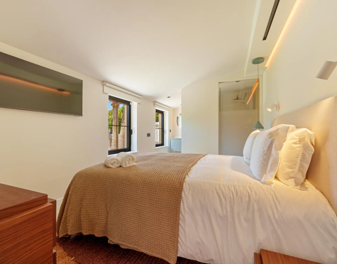 EXCEPTIONAL ONE-LEVEL LUXURY VILLA IN PUERTO BANÚS, MARBELLA