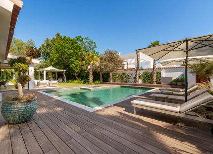 EXCEPCIONAL VILLA DE LUJO DE UNA SOLA PLANTA EN PUERTO BANÚS, MARBELLA