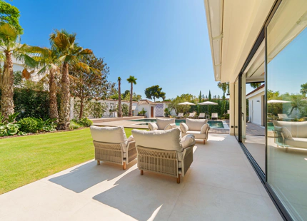EXCEPCIONAL VILLA DE LUJO DE UNA SOLA PLANTA EN PUERTO BANÚS, MARBELLA
