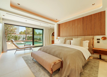 EXCEPCIONAL VILLA DE LUJO DE UNA SOLA PLANTA EN PUERTO BANÚS, MARBELLA