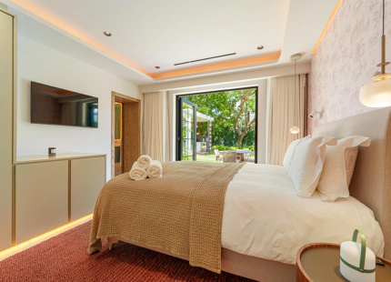 EXCEPCIONAL VILLA DE LUJO DE UNA SOLA PLANTA EN PUERTO BANÚS, MARBELLA