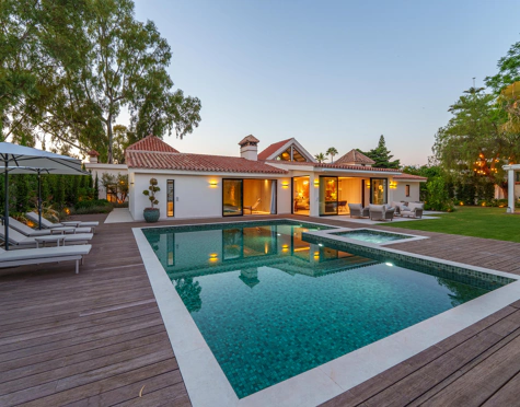 EXCEPCIONAL VILLA DE LUJO DE UNA SOLA PLANTA EN PUERTO BANÚS, MARBELLA