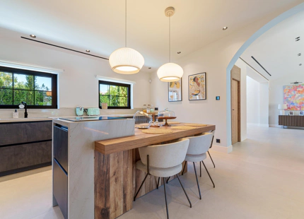 EXCEPCIONAL VILLA DE LUJO DE UNA SOLA PLANTA EN PUERTO BANÚS, MARBELLA