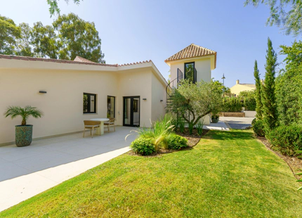 EXCEPCIONAL VILLA DE LUJO DE UNA SOLA PLANTA EN PUERTO BANÚS, MARBELLA
