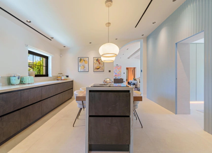 EXCEPCIONAL VILLA DE LUJO DE UNA SOLA PLANTA EN PUERTO BANÚS, MARBELLA